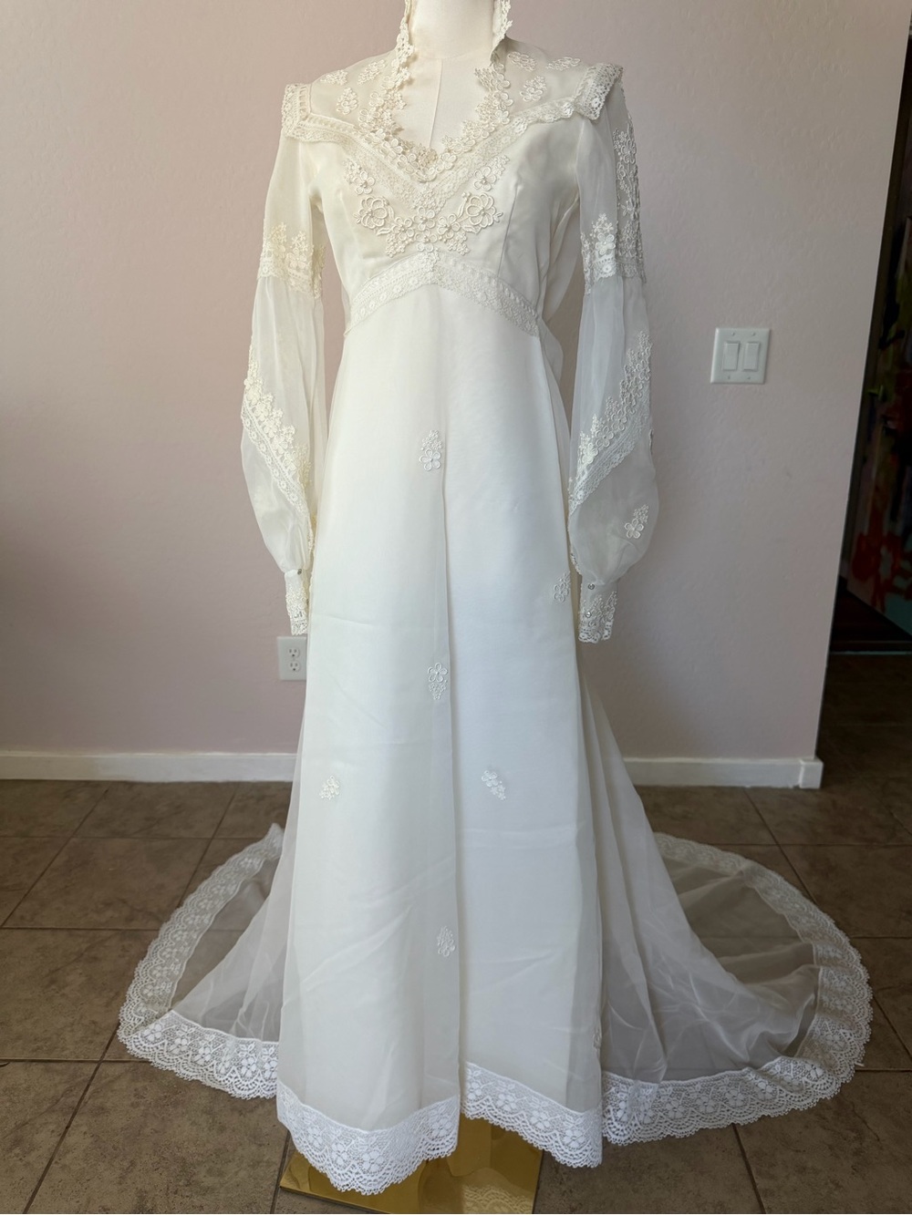 Romantic vintage Ivory Lace High-Neck balloon sleeve Bridal Gown